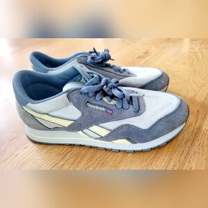 Women's size 8 Reebok sneakers.
